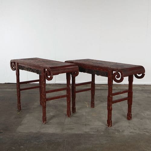 Pair of Chinese Red-Lacquered Altar Console Tables with Curves Edgeless, 19th Century