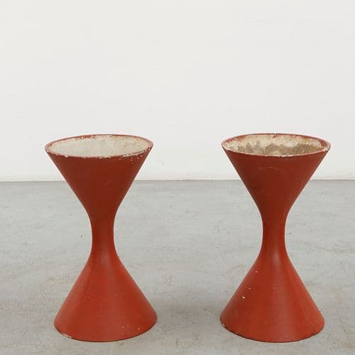 Willy Guhl, Pair of Small Red Diabolo Planters, 1960s