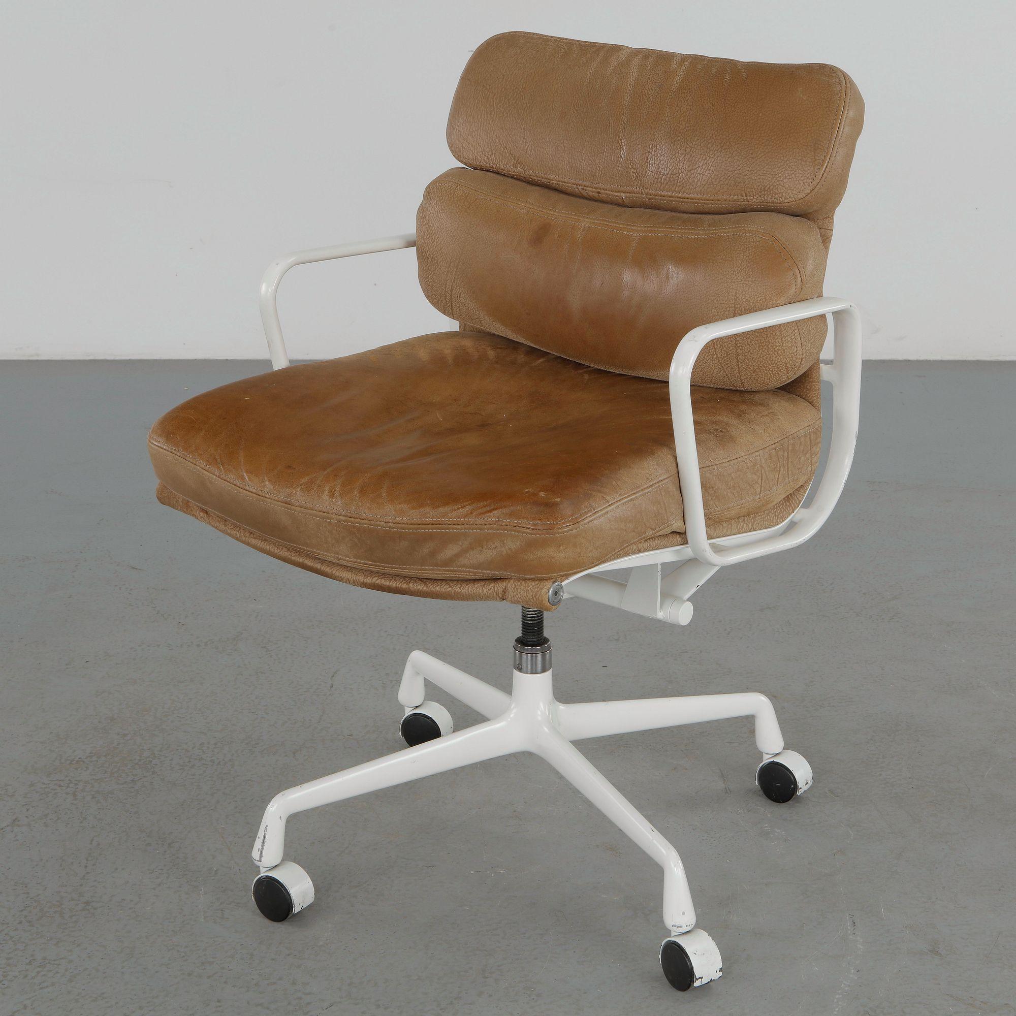 Herman Miller Eames Soft Pad Executive Chair in Camel Leather