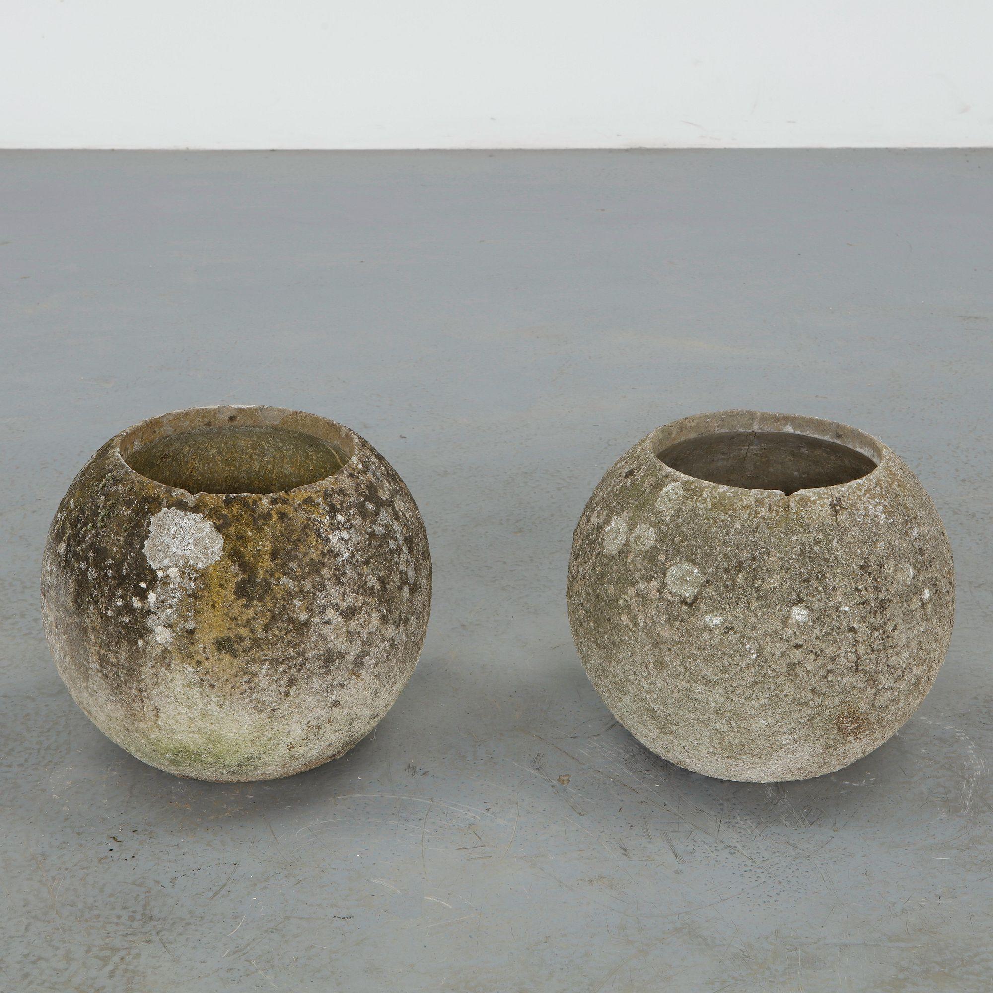 Grandon Fres, Pair of Spherical Planters, 1960s