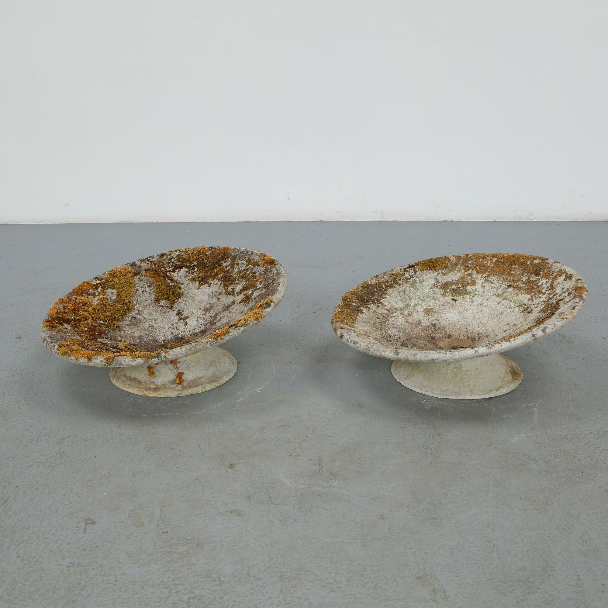 Willy Guhl, Pair of Extra Short Off-Kilter Planters, 1960s