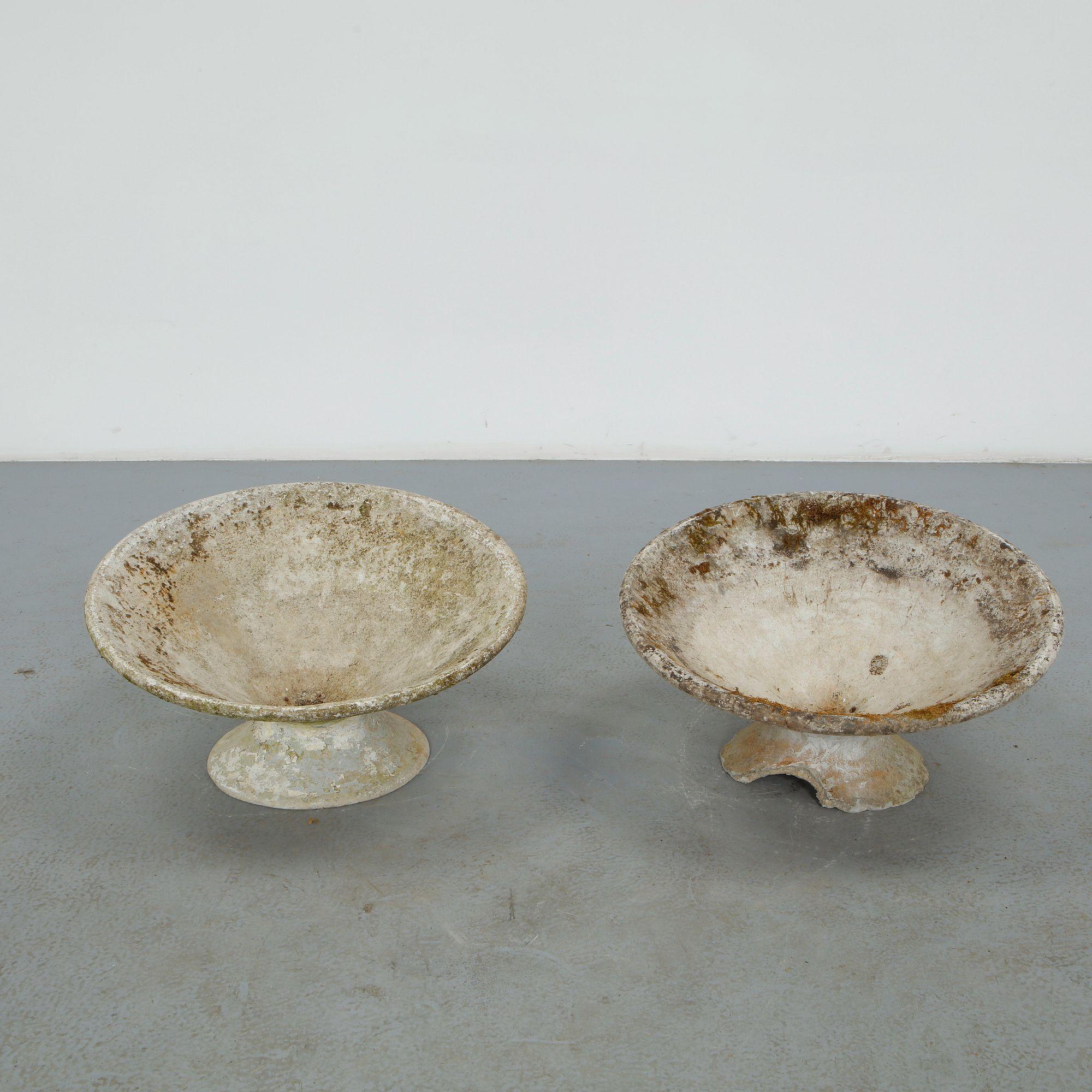 Willy Guhl, Pair of Short Off-Kilter Planters, 1960s