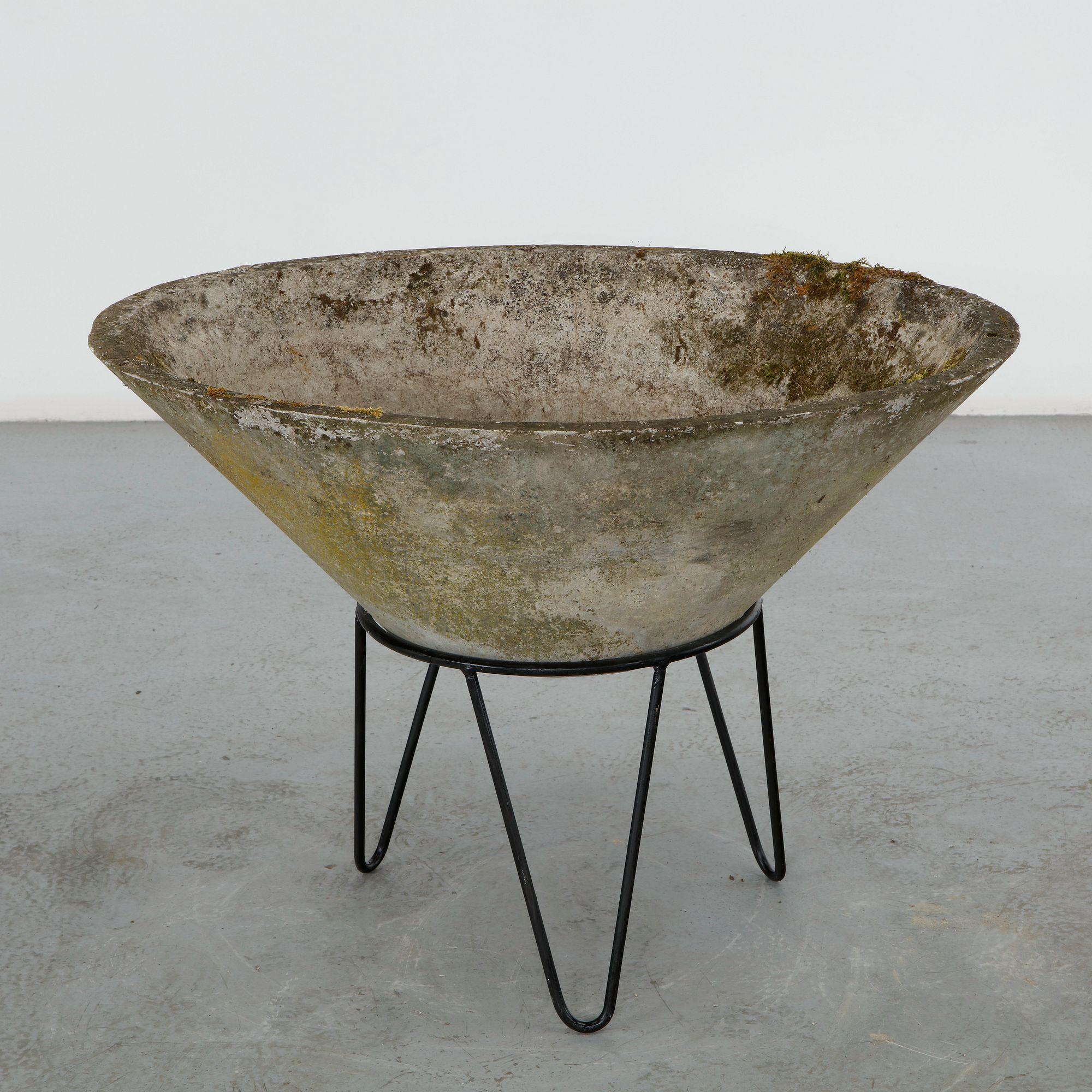 Willy Guhl, Oval Planter on Metal Stand, 1960s
