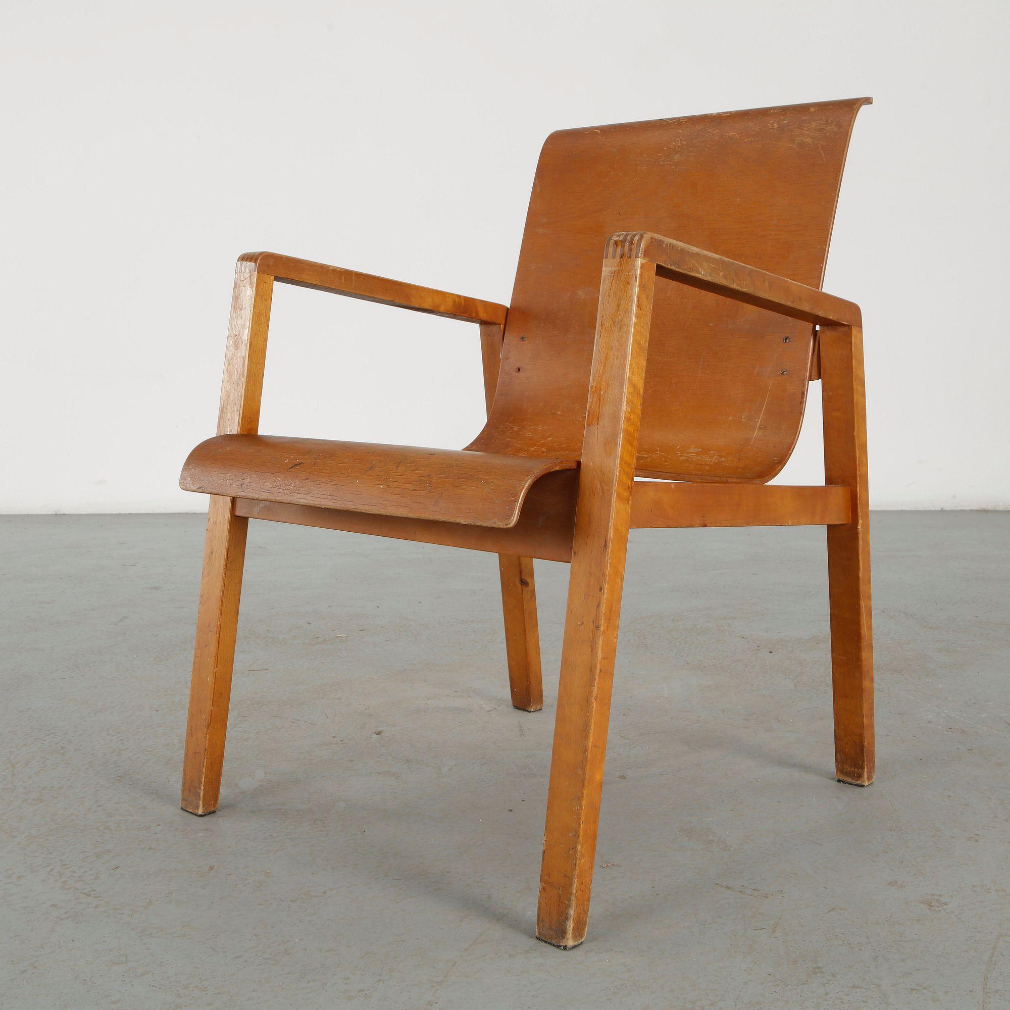 Alvar Aalto, Model 403 Stacking Armchair, 1932