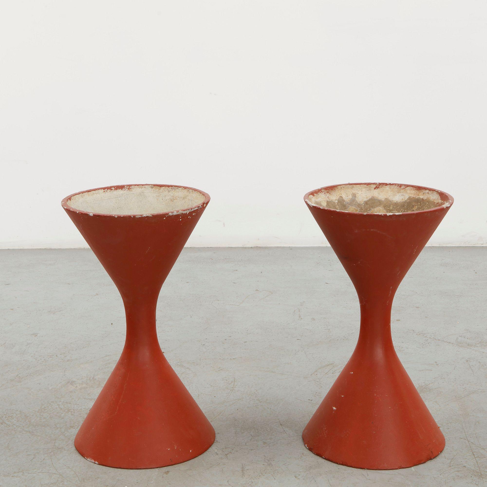 Willy Guhl, Pair of Small Red Diabolo Planters, 1960s