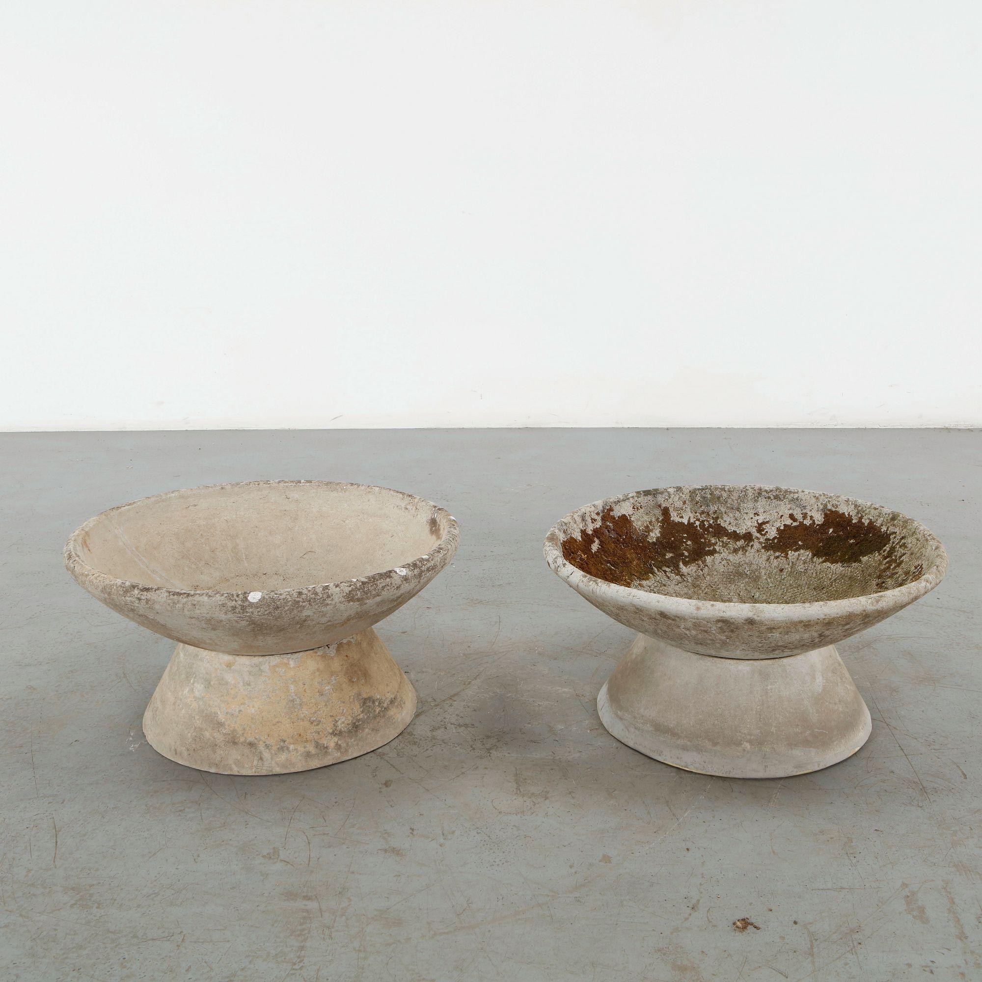 Willy Guhl, Pair of Small Bowl Planters on Concrete Stands, 1960s